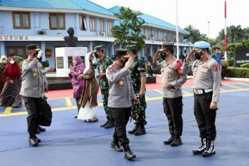 Terbang ke Lumajang, Kapolri Tinjau Langsung Korban Erupsi Gunung Semeru