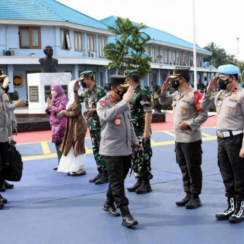 Terbang ke Lumajang, Kapolri Tinjau Langsung Korban Erupsi Gunung Semeru